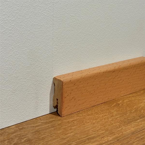 KGM Sockelleisten Modern 40 Buche gedämpft natur lackiert - nur noch 12 lfm verfügbar