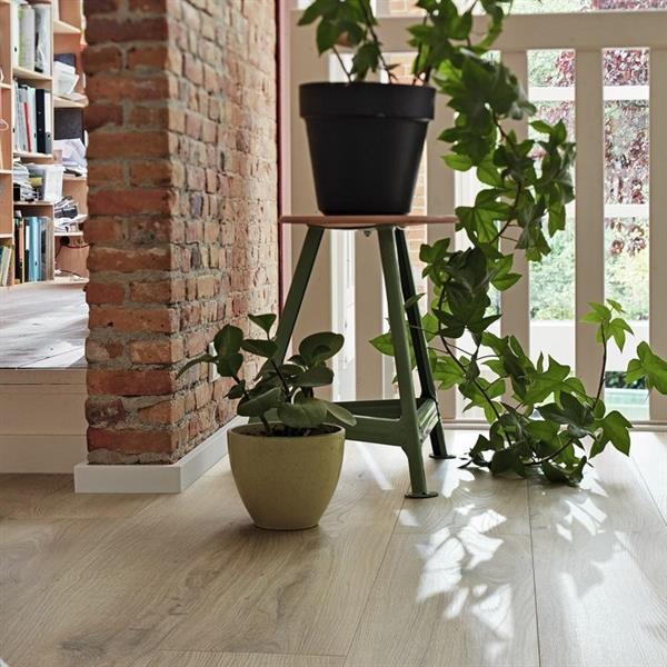 Schlosseiche pure 06840 Landhausdiele - MeisterDesign. laminate LL 250 